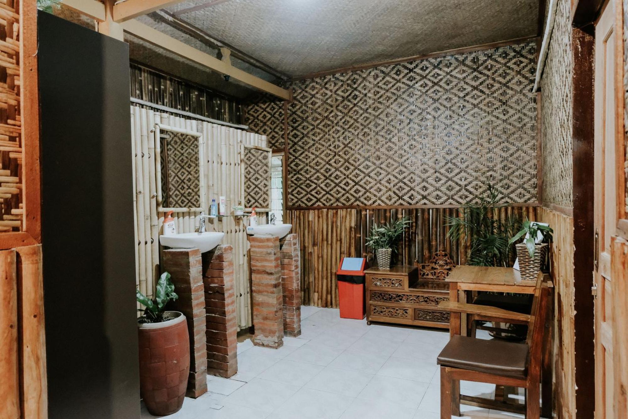 Glory Homestay Yogyakarta Exterior photo