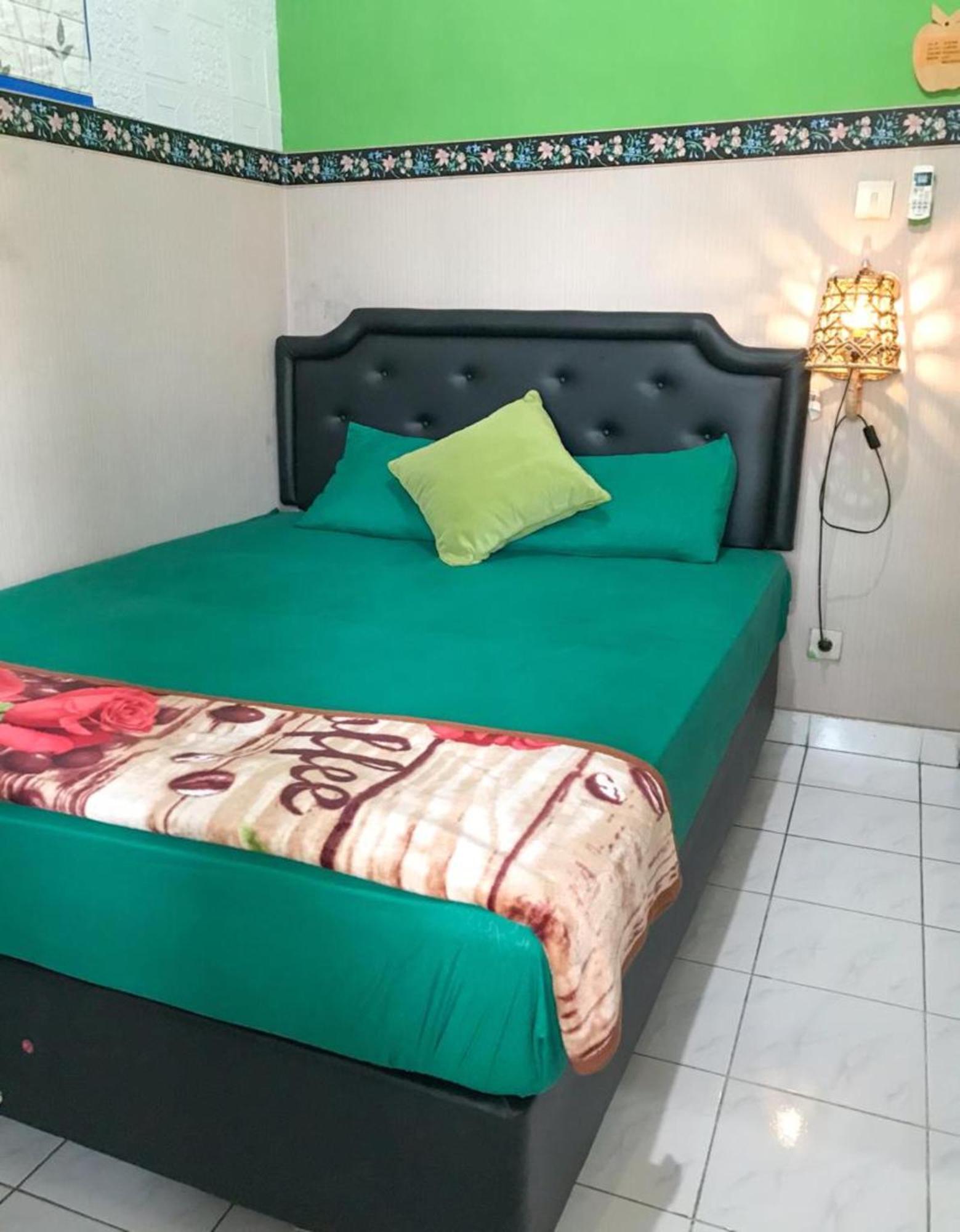 Glory Homestay Yogyakarta Exterior photo