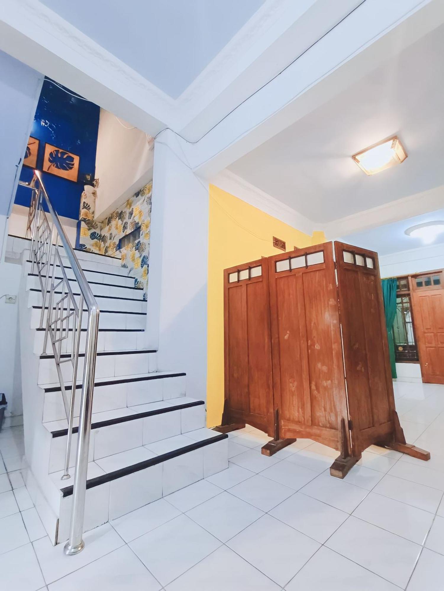 Glory Homestay Yogyakarta Exterior photo