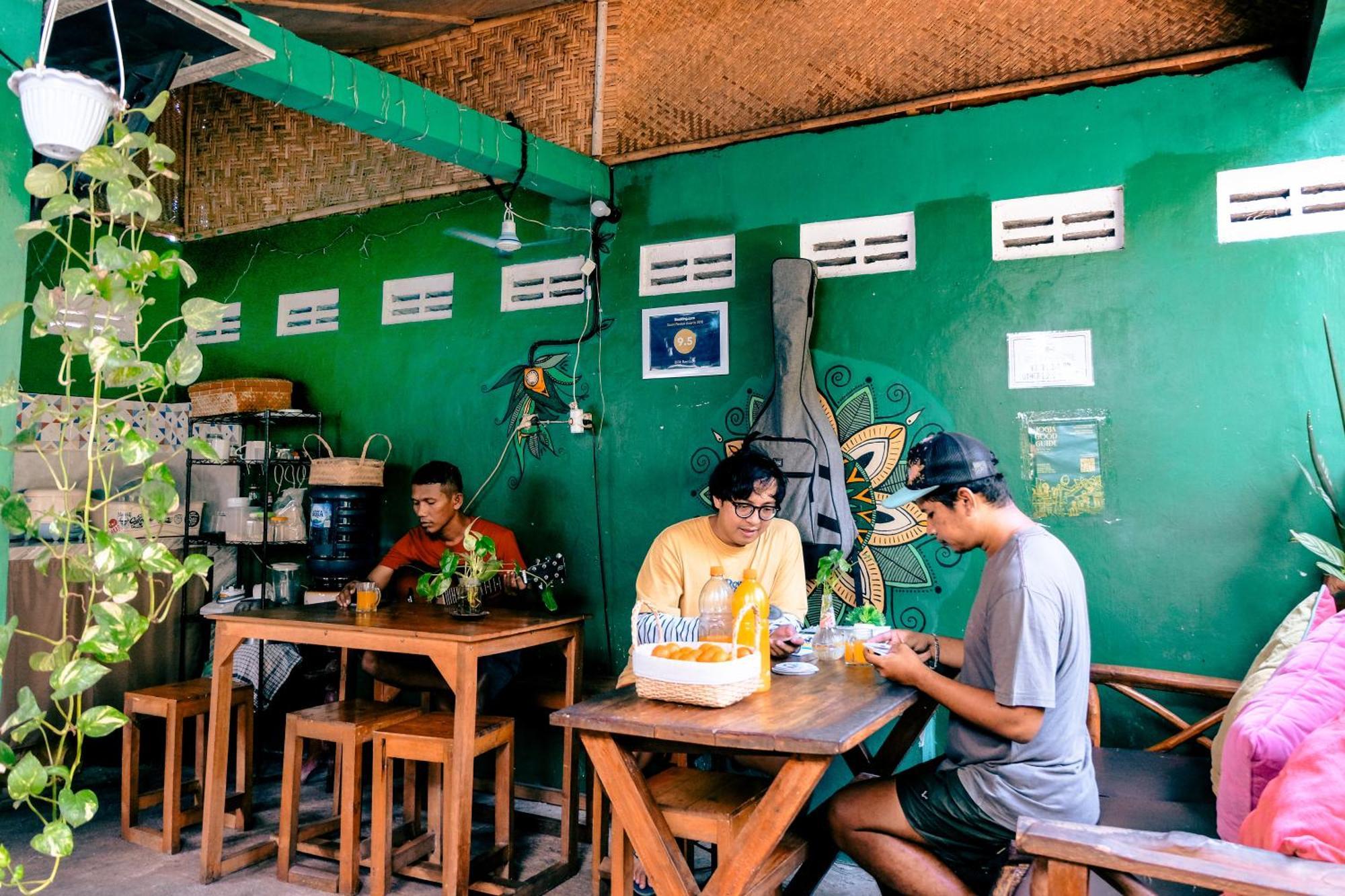 Glory Homestay Yogyakarta Exterior photo