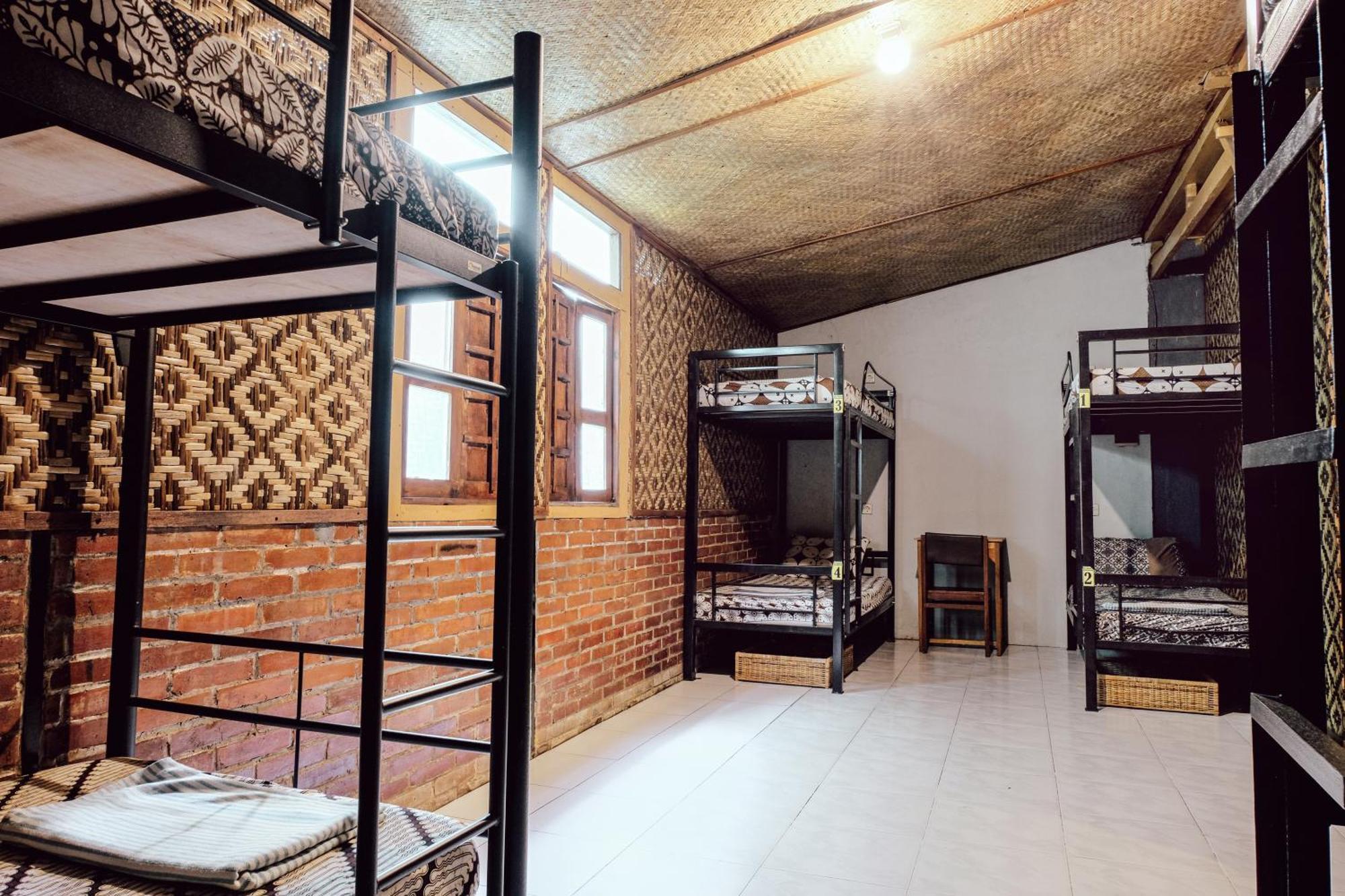 Glory Homestay Yogyakarta Exterior photo