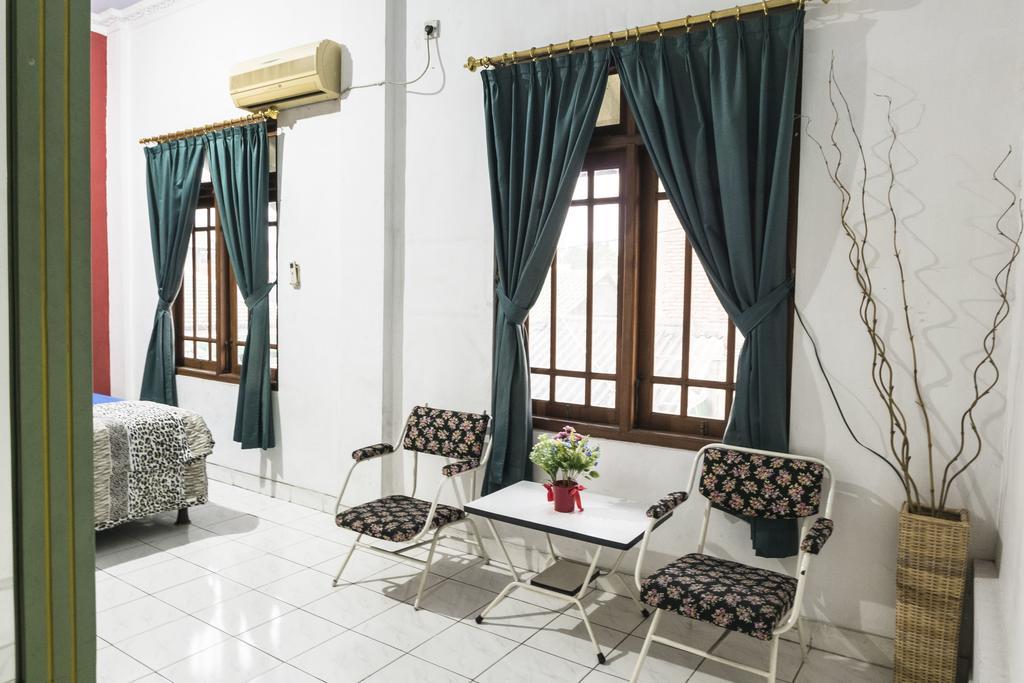 Glory Homestay Yogyakarta Exterior photo
