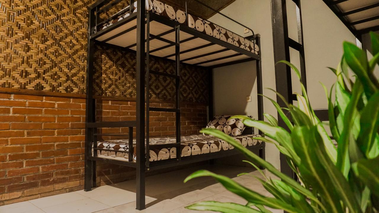 Glory Homestay Yogyakarta Exterior photo